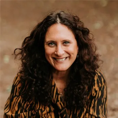 Tara, Senior Teacher